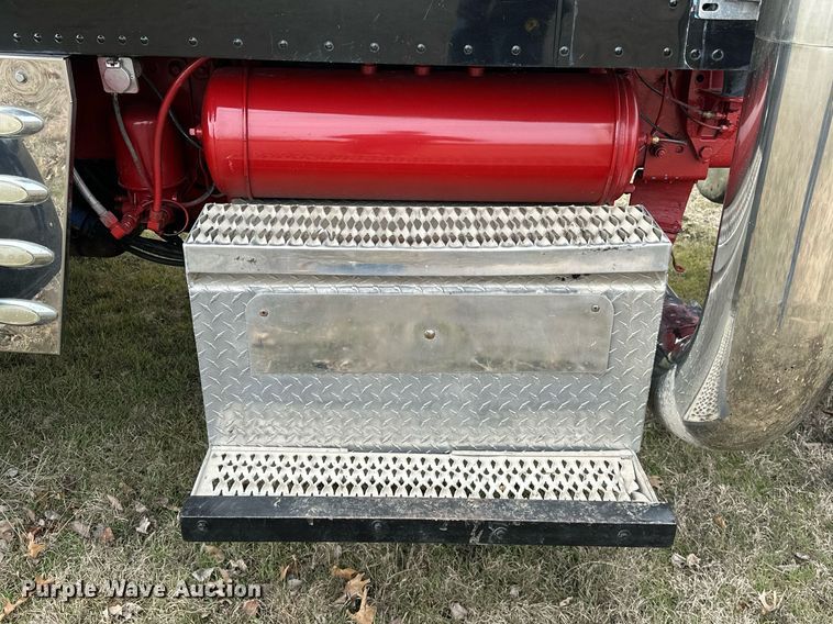 image for item OM9835 1999 Peterbilt  379 semi truck