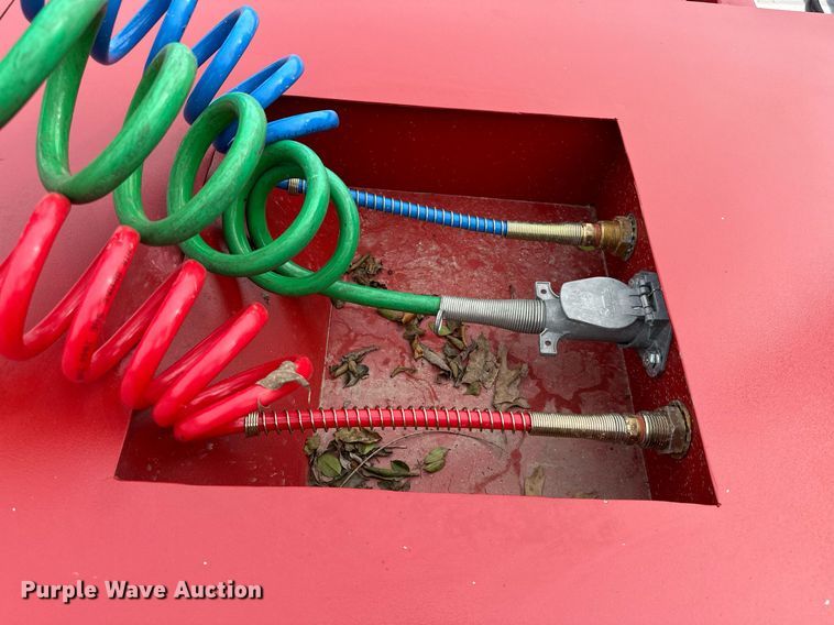 image for item OM9835 1999 Peterbilt  379 semi truck