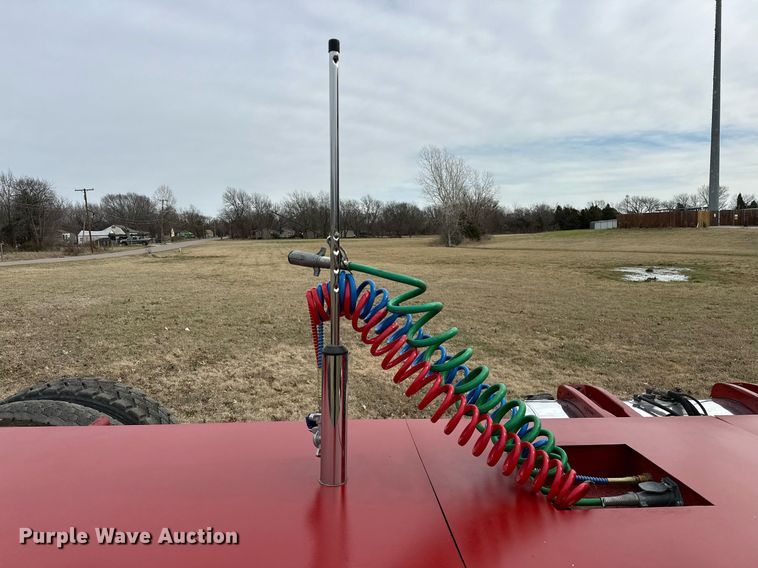 image for item OM9835 1999 Peterbilt  379 semi truck