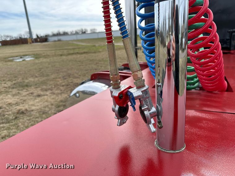 image for item OM9835 1999 Peterbilt  379 semi truck