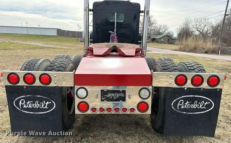 image for item OM9835 1999 Peterbilt  379 semi truck