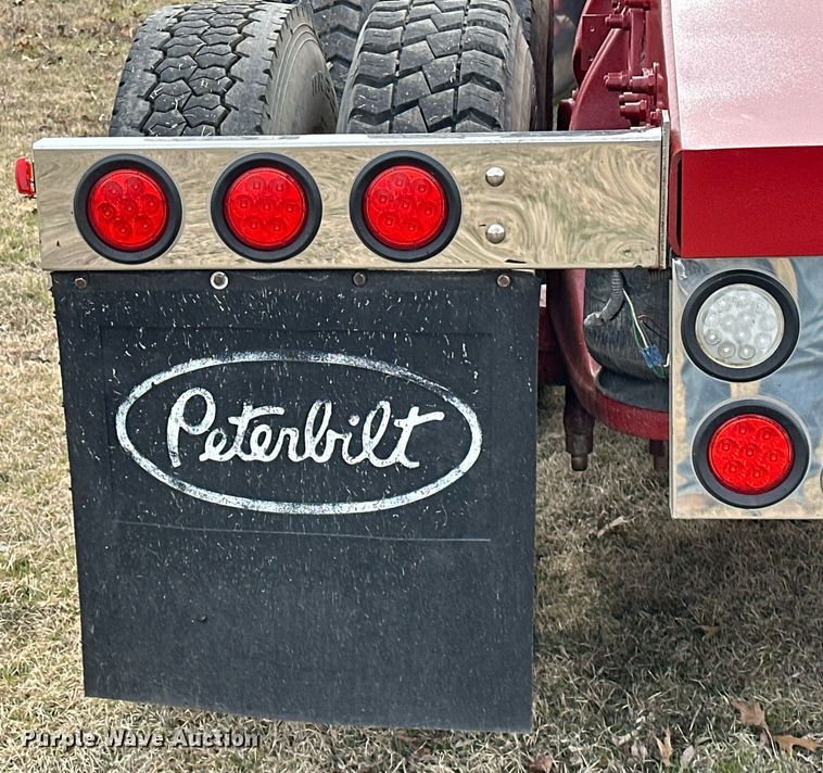 image for item OM9835 1999 Peterbilt  379 semi truck