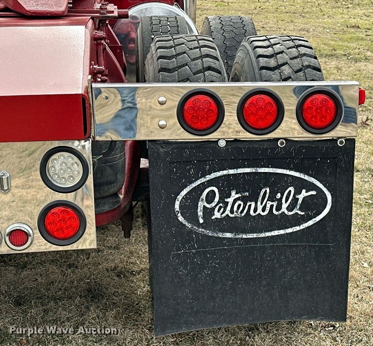 image for item OM9835 1999 Peterbilt  379 semi truck