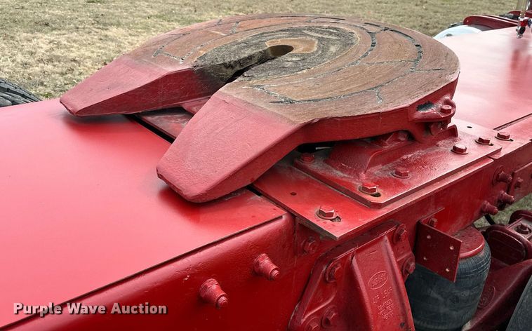 image for item OM9835 1999 Peterbilt  379 semi truck