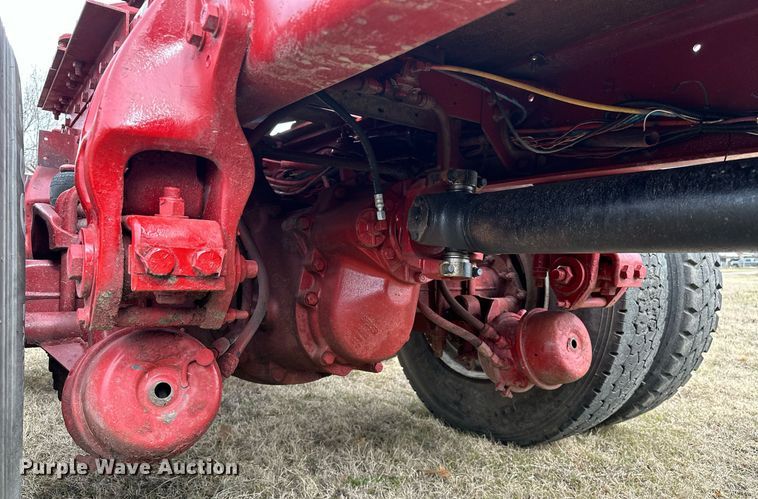 image for item OM9835 1999 Peterbilt  379 semi truck