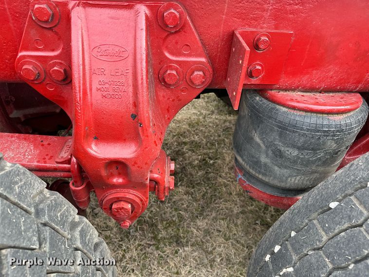 image for item OM9835 1999 Peterbilt  379 semi truck