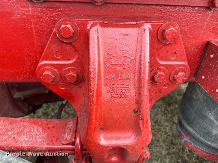 image for item OM9835 1999 Peterbilt  379 semi truck