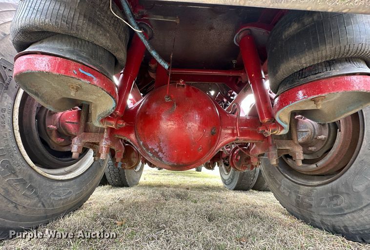 image for item OM9835 1999 Peterbilt  379 semi truck