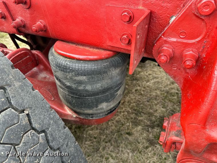 image for item OM9835 1999 Peterbilt  379 semi truck