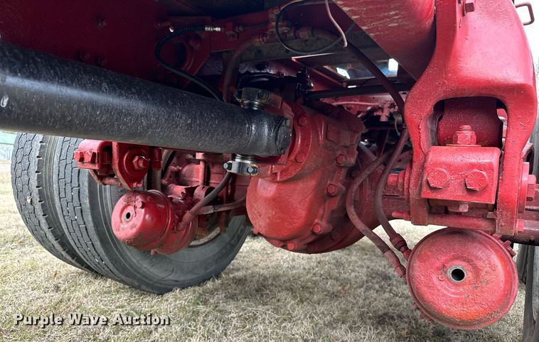 image for item OM9835 1999 Peterbilt  379 semi truck