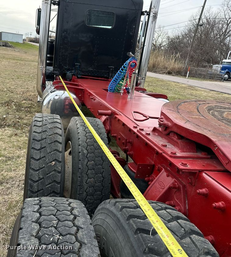 image for item OM9835 1999 Peterbilt  379 semi truck