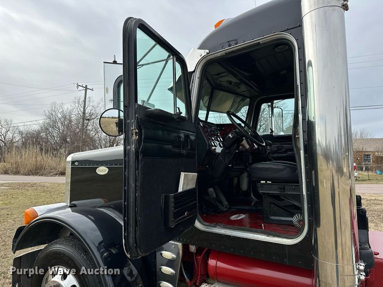 image for item OM9835 1999 Peterbilt  379 semi truck