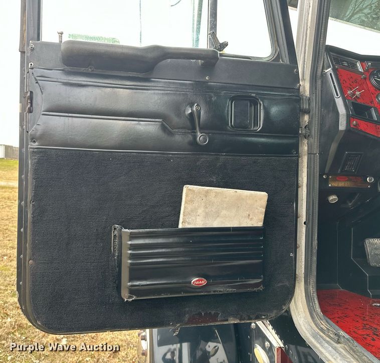 image for item OM9835 1999 Peterbilt  379 semi truck