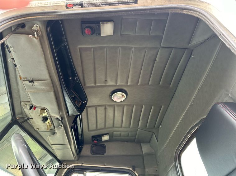 image for item OM9835 1999 Peterbilt  379 semi truck