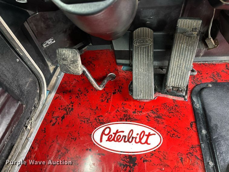 image for item OM9835 1999 Peterbilt  379 semi truck