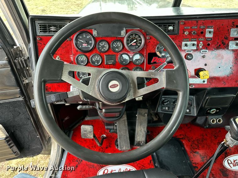 image for item OM9835 1999 Peterbilt  379 semi truck