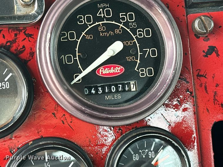 image for item OM9835 1999 Peterbilt  379 semi truck