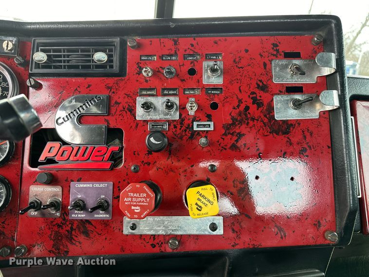 image for item OM9835 1999 Peterbilt  379 semi truck