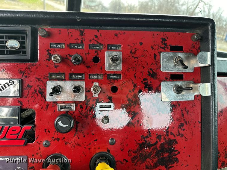 image for item OM9835 1999 Peterbilt  379 semi truck