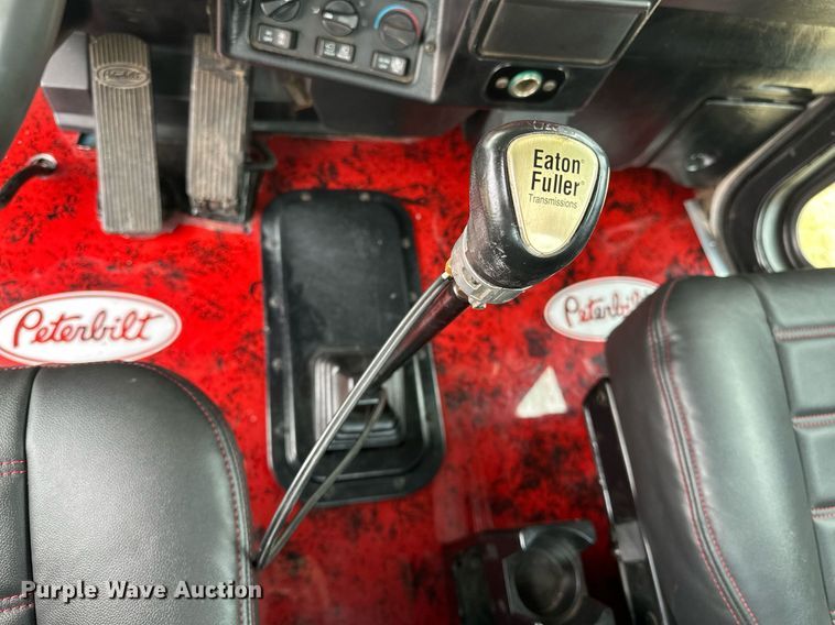 image for item OM9835 1999 Peterbilt  379 semi truck