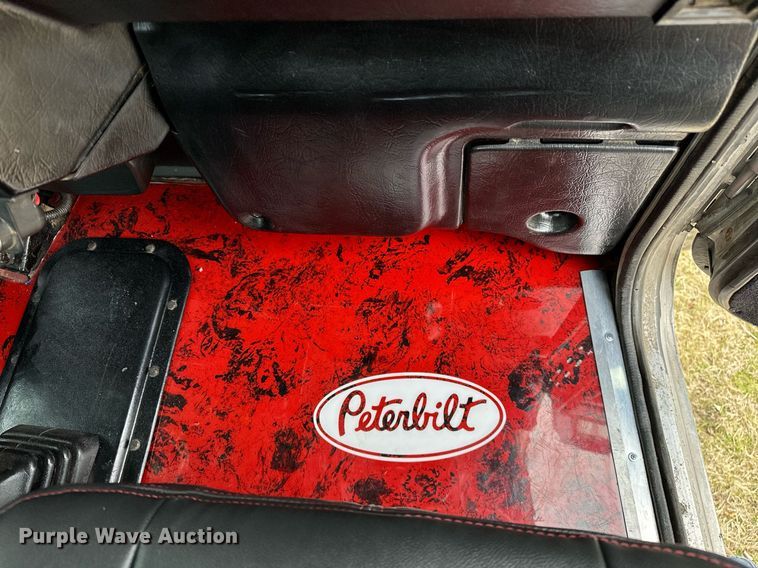 image for item OM9835 1999 Peterbilt  379 semi truck