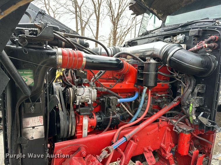 image for item OM9835 1999 Peterbilt  379 semi truck