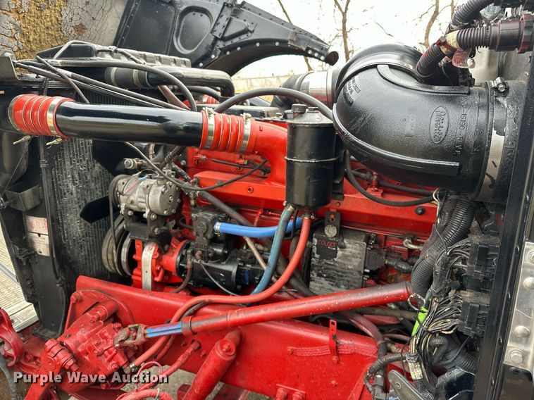 image for item OM9835 1999 Peterbilt  379 semi truck