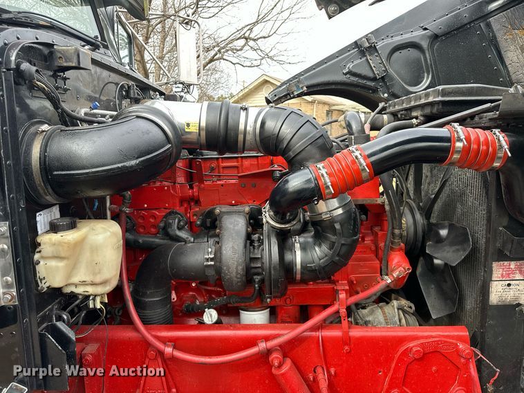 image for item OM9835 1999 Peterbilt  379 semi truck