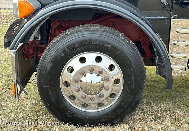 image for item OM9835 1999 Peterbilt  379 semi truck