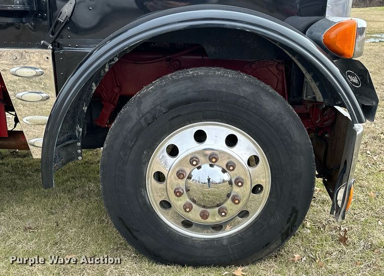 image for item OM9835 1999 Peterbilt  379 semi truck