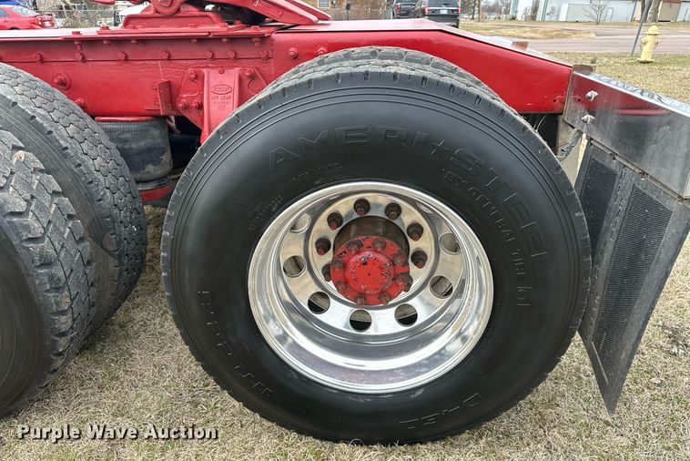 image for item OM9835 1999 Peterbilt  379 semi truck