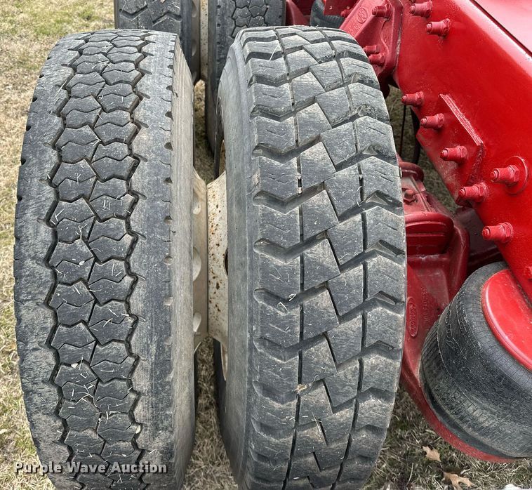 image for item OM9835 1999 Peterbilt  379 semi truck