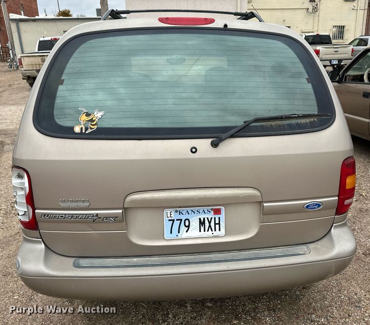 image for item DH1928 1995 Ford Windstar van