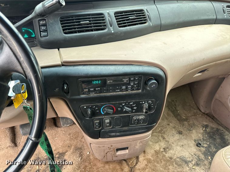 image for item DH1928 1995 Ford Windstar van