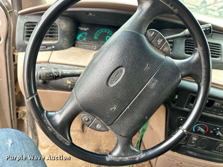 image for item DH1928 1995 Ford Windstar van