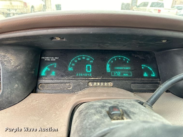 image for item DH1928 1995 Ford Windstar van