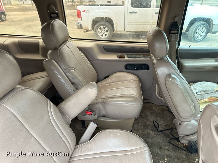 image for item DH1928 1995 Ford Windstar van