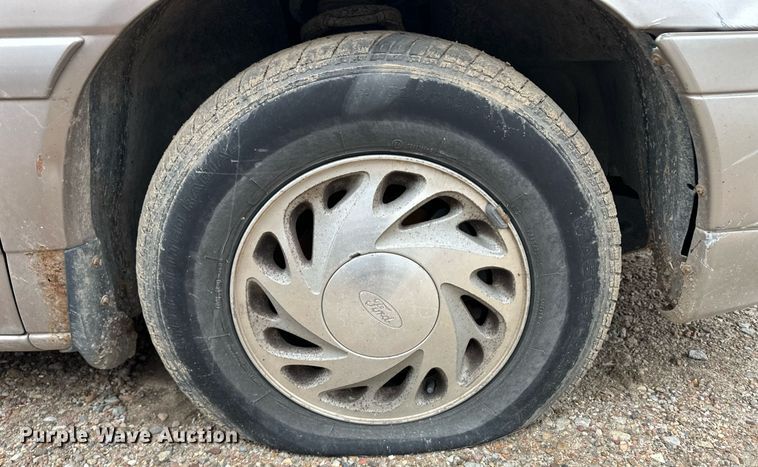 image for item DH1928 1995 Ford Windstar van