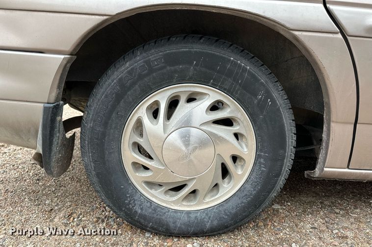 image for item DH1928 1995 Ford Windstar van