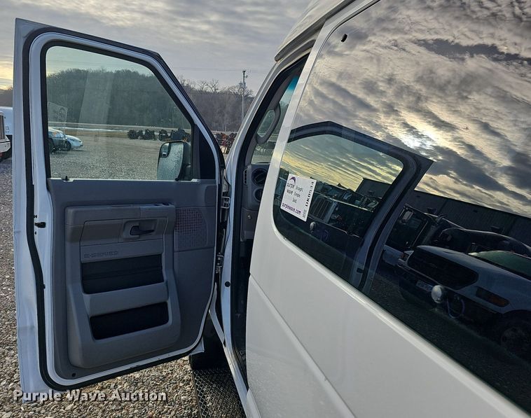 image for item DK0534 2010 Ford E350 Super Duty van