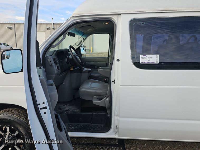 image for item DK0534 2010 Ford E350 Super Duty van