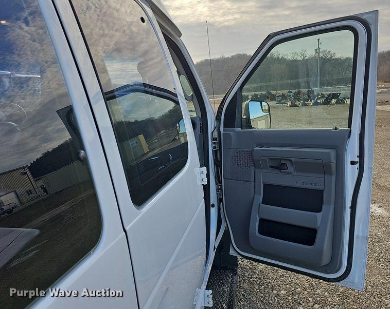 image for item DK0534 2010 Ford E350 Super Duty van