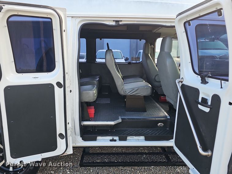 image for item DK0534 2010 Ford E350 Super Duty van
