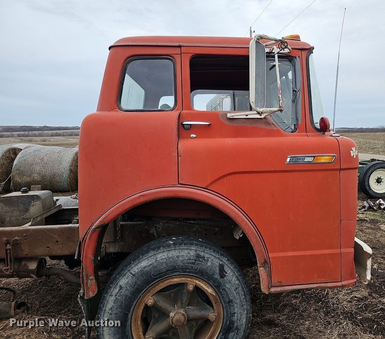 image for item DK0539 1969 Ford 700 truck cab and chassis