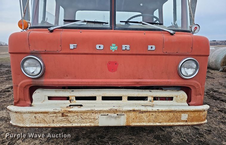 image for item DK0539 1969 Ford 700 truck cab and chassis