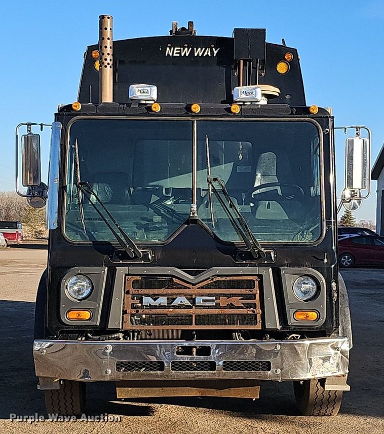 image for item DK0553 2008 Mack MRU613 refuse truck