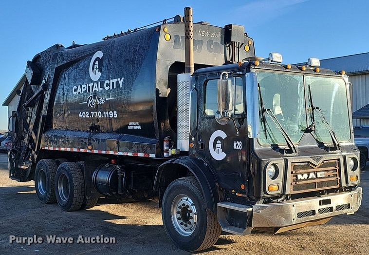 image for item DK0553 2008 Mack MRU613 refuse truck