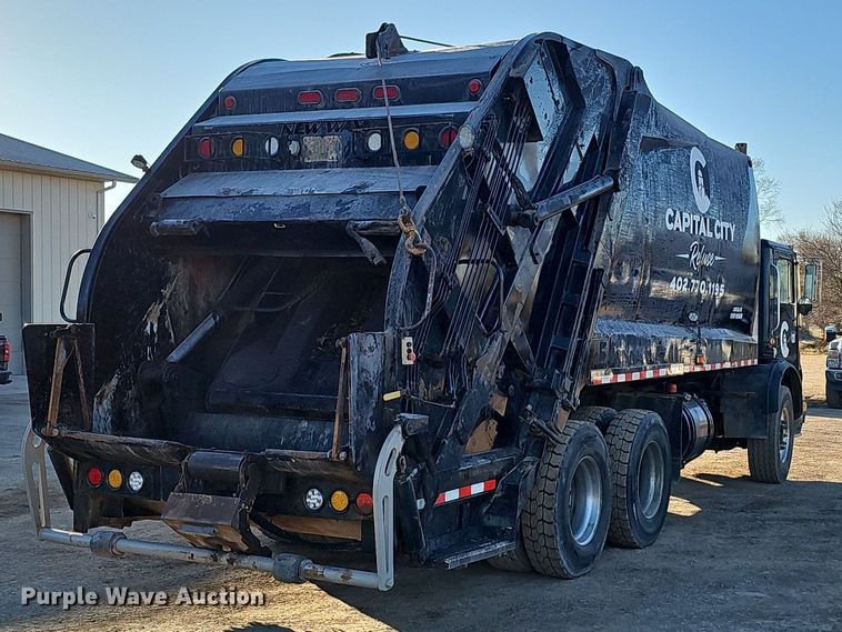 image for item DK0553 2008 Mack MRU613 refuse truck