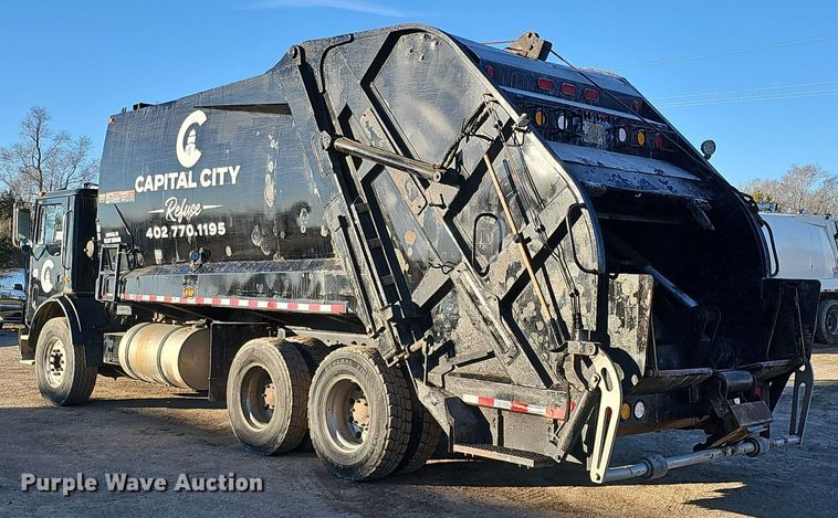 image for item DK0553 2008 Mack MRU613 refuse truck