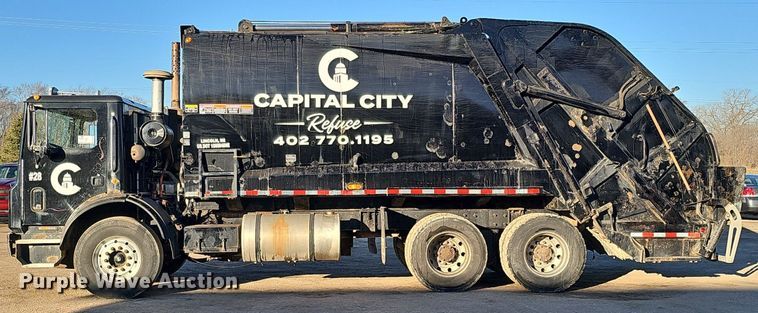 image for item DK0553 2008 Mack MRU613 refuse truck